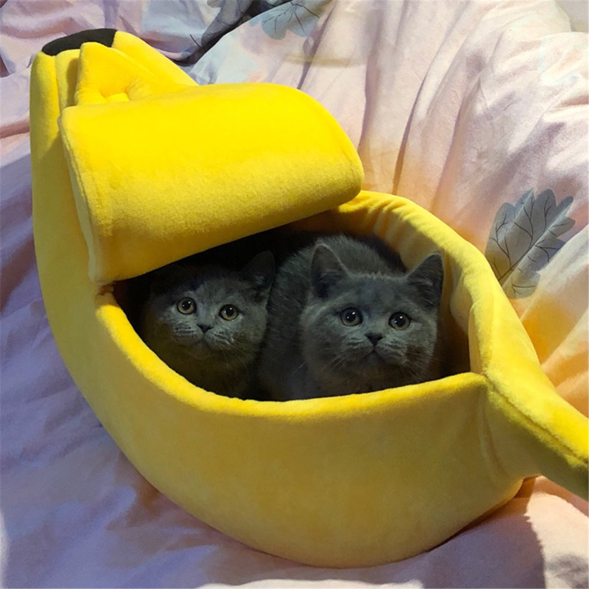 Cozy Peel-Back Banana Pet Bed