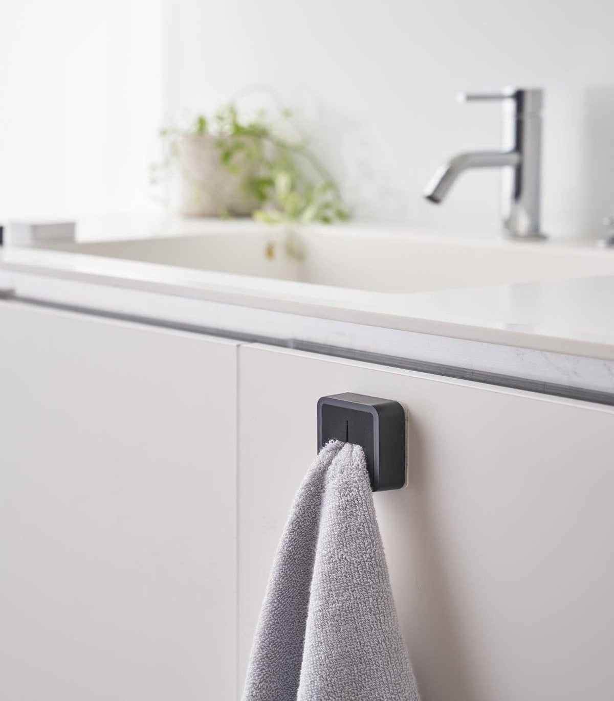 Traceless Adhesive Hand Towel Holder - Matte Black